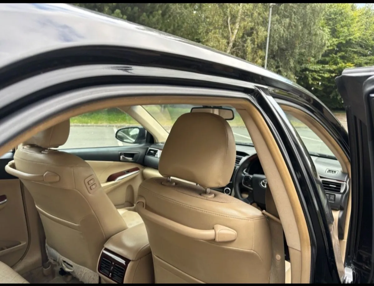 TOYOTA CAMRY 2.5 PETROL  AUTO 2015 - Image 4