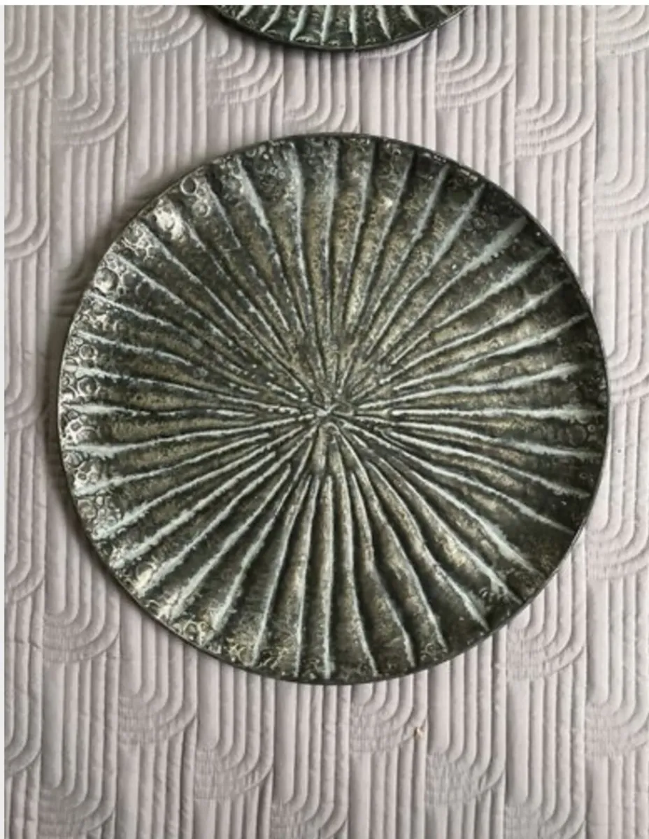 Decorative wall hanging plates - Image 1