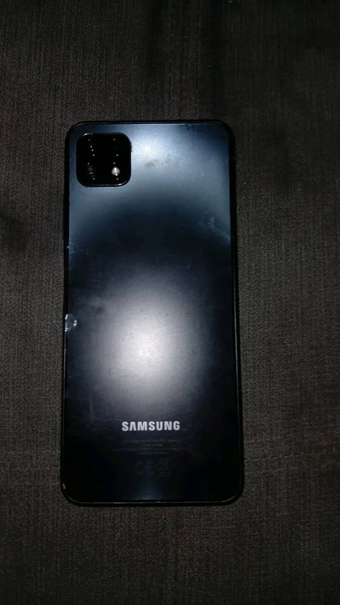 Samsung phone - Image 3