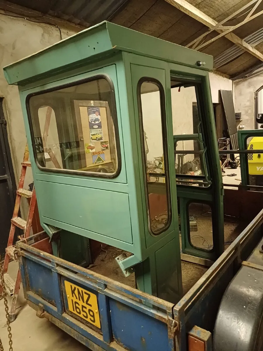 Universal Tractor cab - Image 2