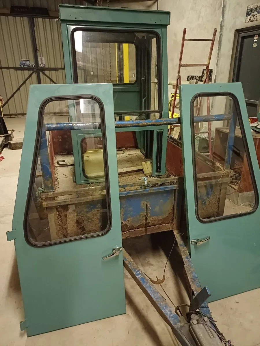 Universal Tractor cab - Image 3