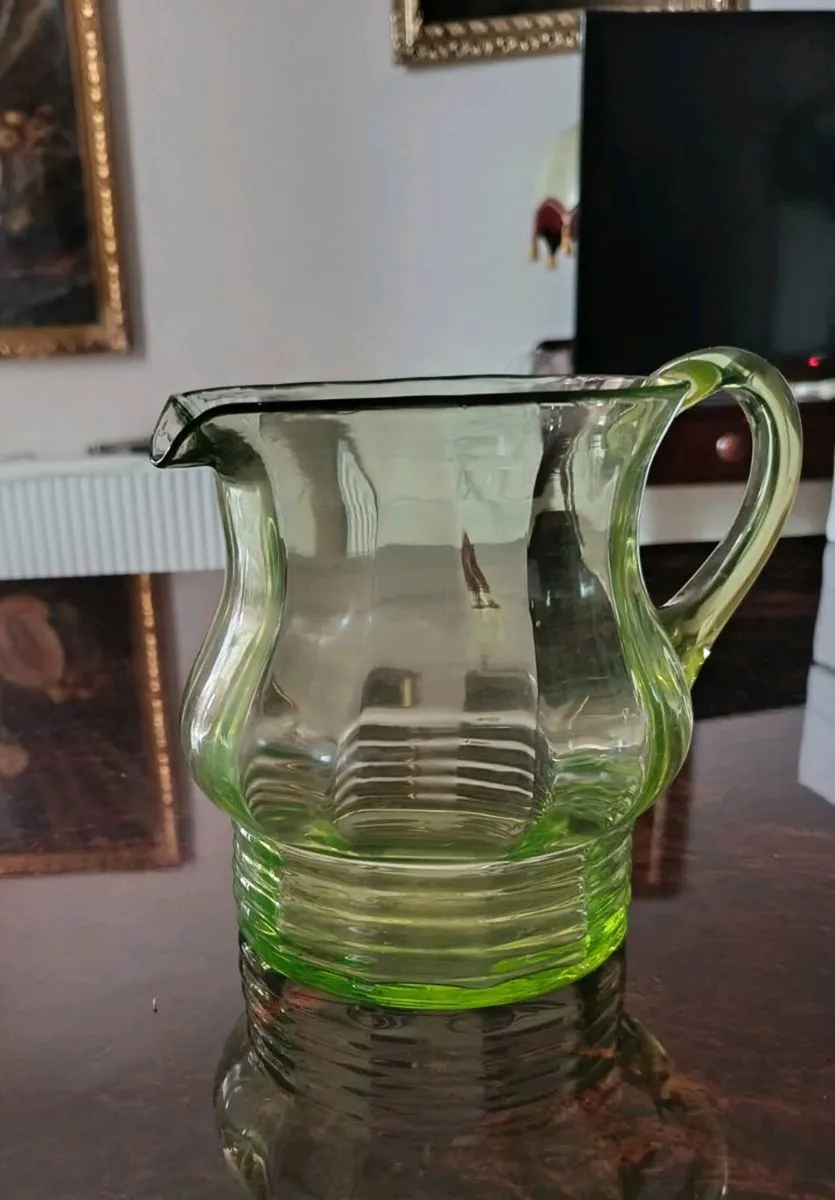 Victorian Uranium water jug - Image 4