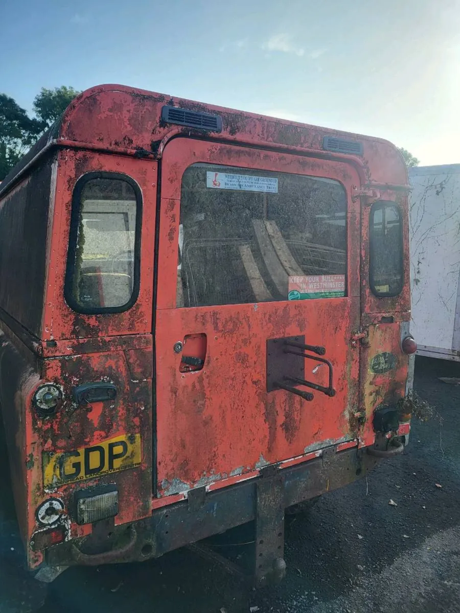 Land rover - Image 2
