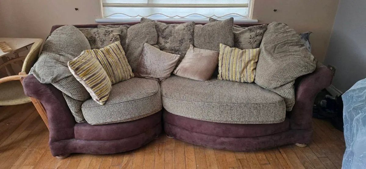 Selling this beautiful curved modular sofa in imma - Image 1