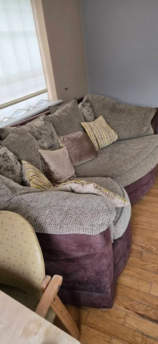 Selling this beautiful curved modular sofa in imma - Image 2