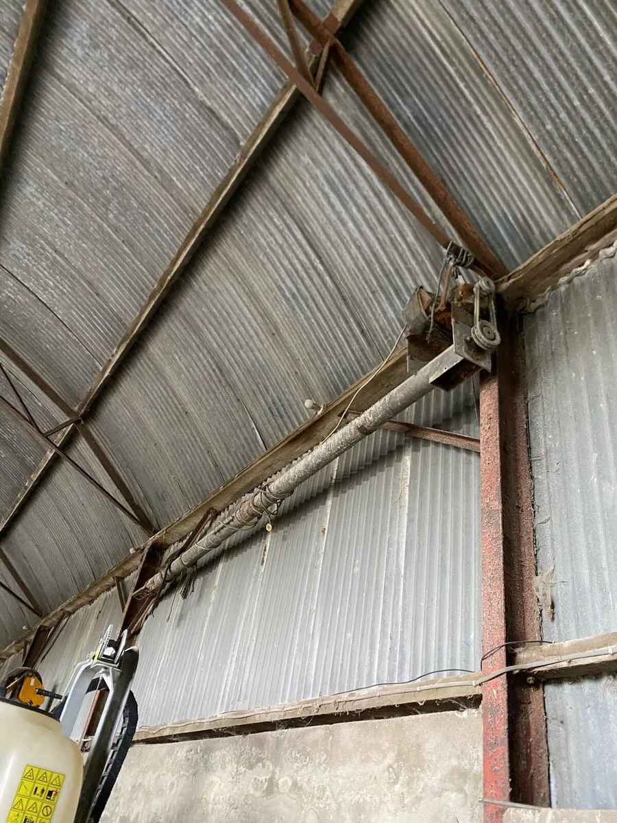 Suitor grain crusher with bin and auger - Image 4