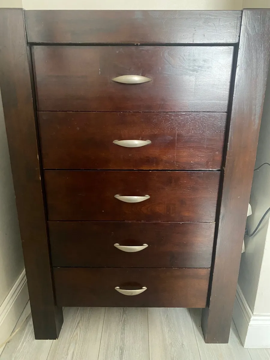 5 drawer chest of drawers very heavy - Image 3