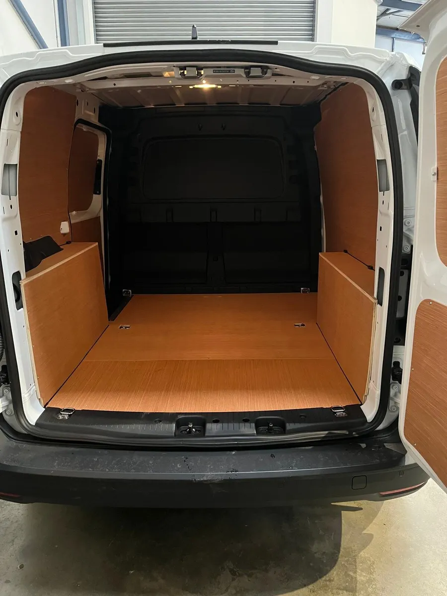 2025 (252) Ford Transit Connect - Image 4