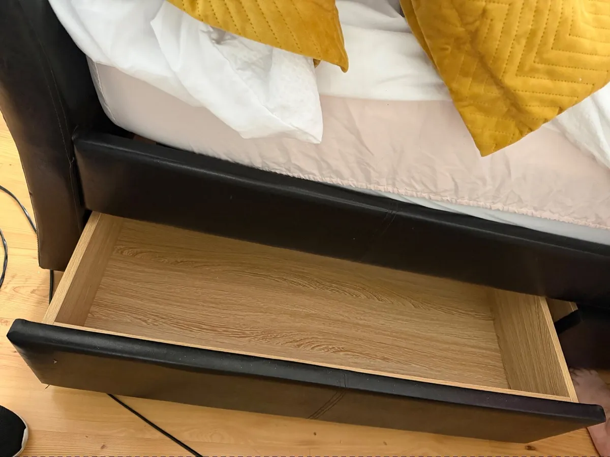 Double bed with storage drawers - Image 2