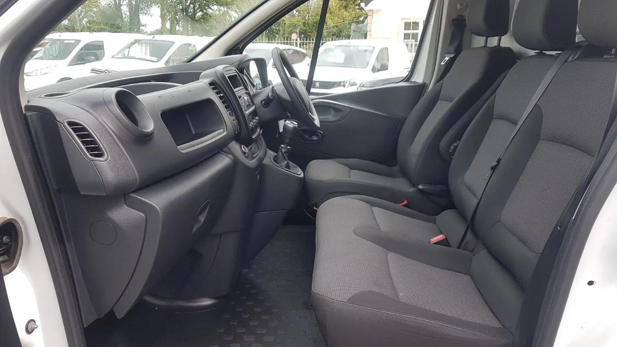 Renault Trafic 212D SWB 125KM AS NEW VAT INVOICE - Image 4