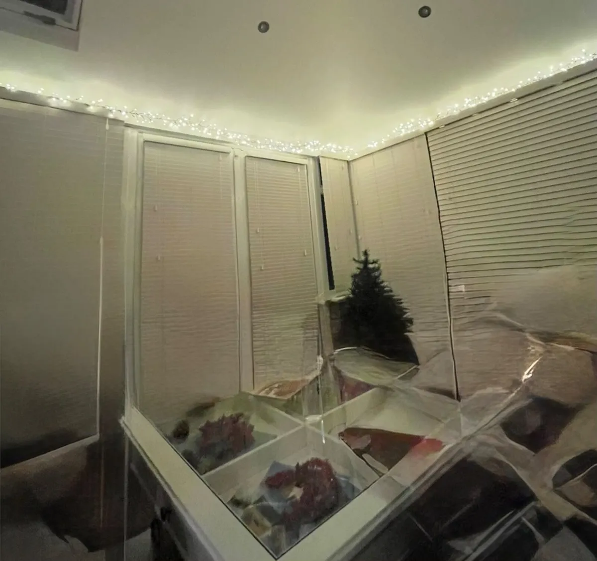 Navy Roller Blind and Venetian Blinds - Image 3