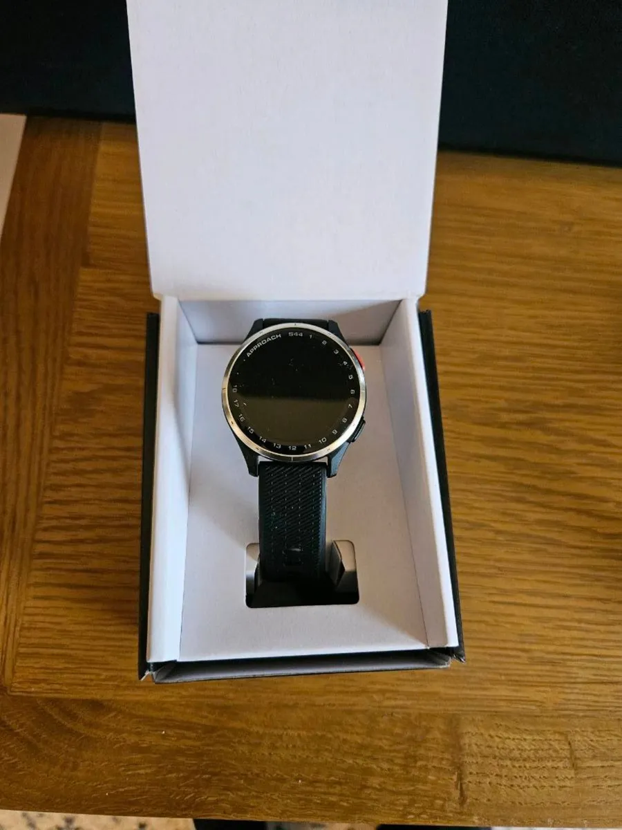 Garmin Approach S44 Golf Watch - Image 3