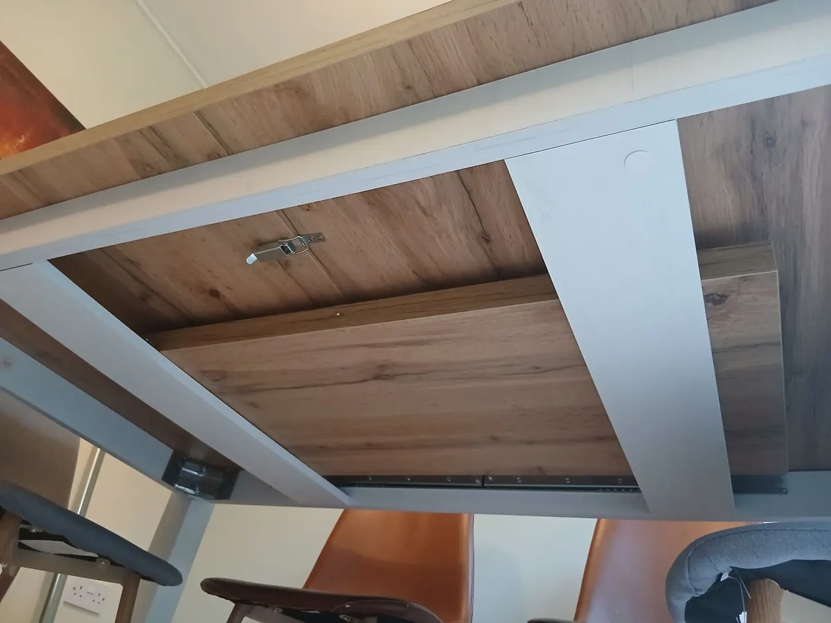 Kitchen table - Image 2