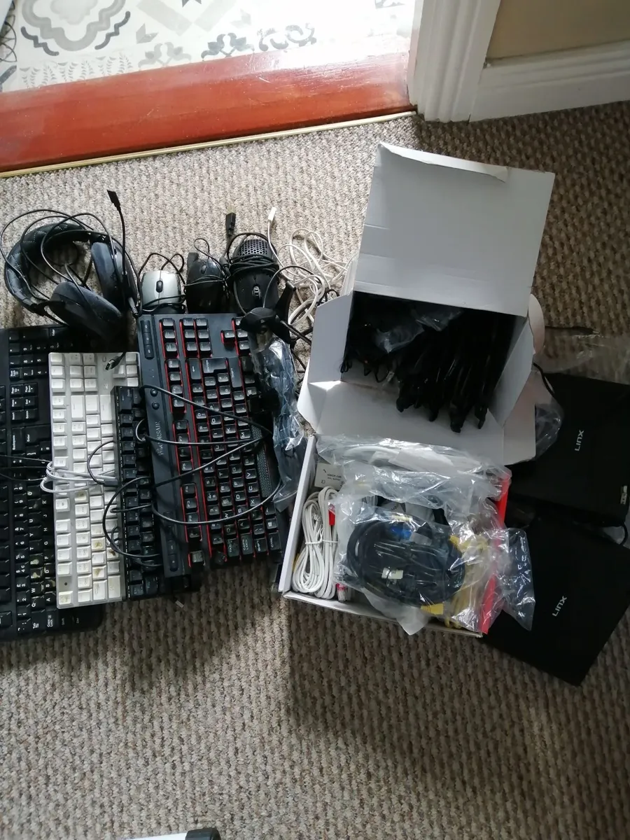 Keyboards /portable dvd player's - Image 1
