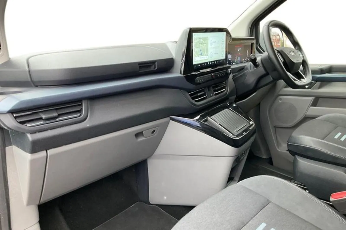 Ford Tourneo Custom 320 L2  FWD 2.0 EcoBlue 170ps - Image 3