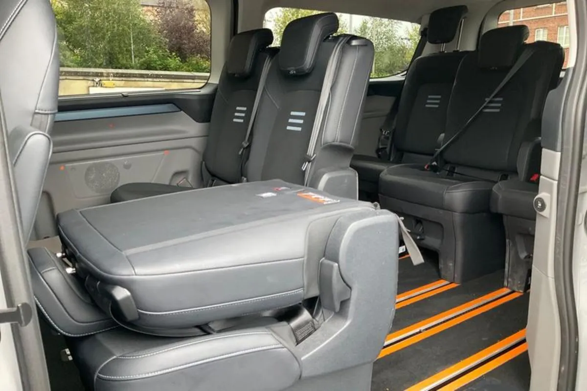 Ford Tourneo Custom 320 L2  FWD 2.0 EcoBlue 170ps - Image 4