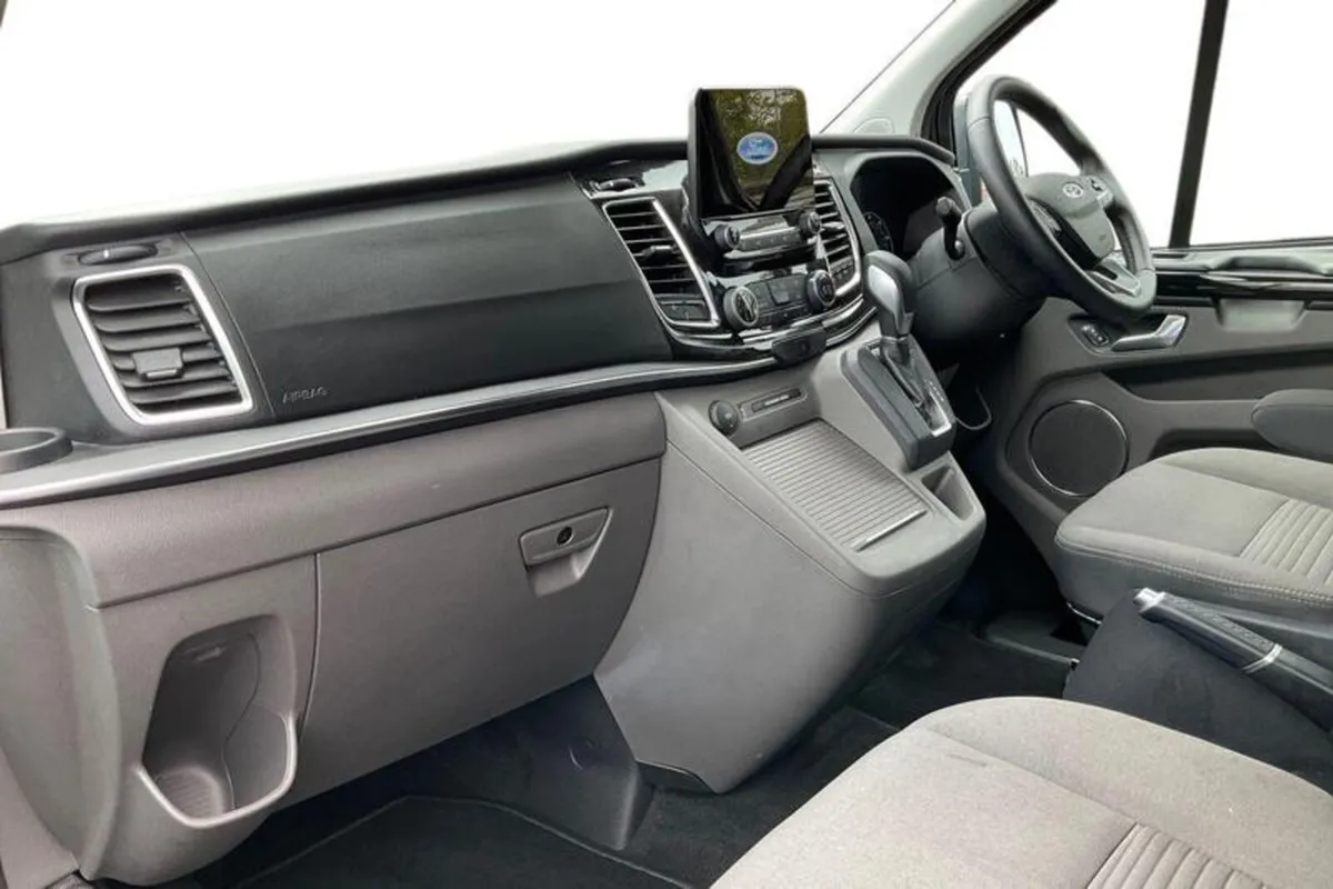 Ford Tourneo Custom 2.0 320 EcoBlue Titanium Minib - Image 3