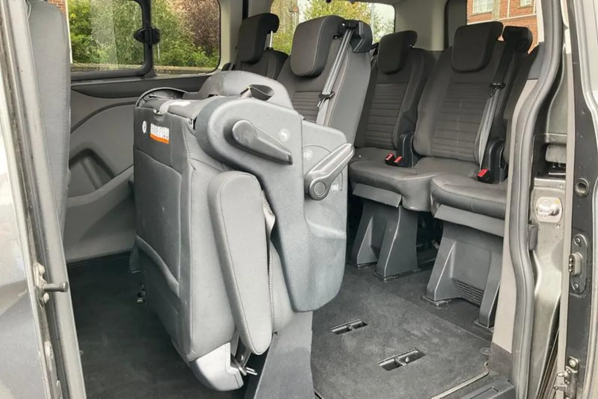 Ford Tourneo Custom 2.0 320 EcoBlue Titanium Minib - Image 4