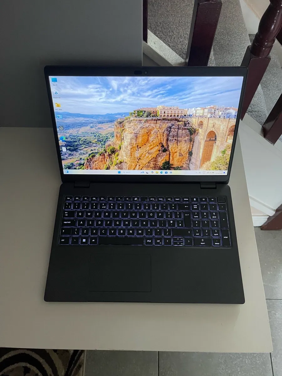 Dell Laptop with 32gb ram 512 ssd Windows 11 - Image 1