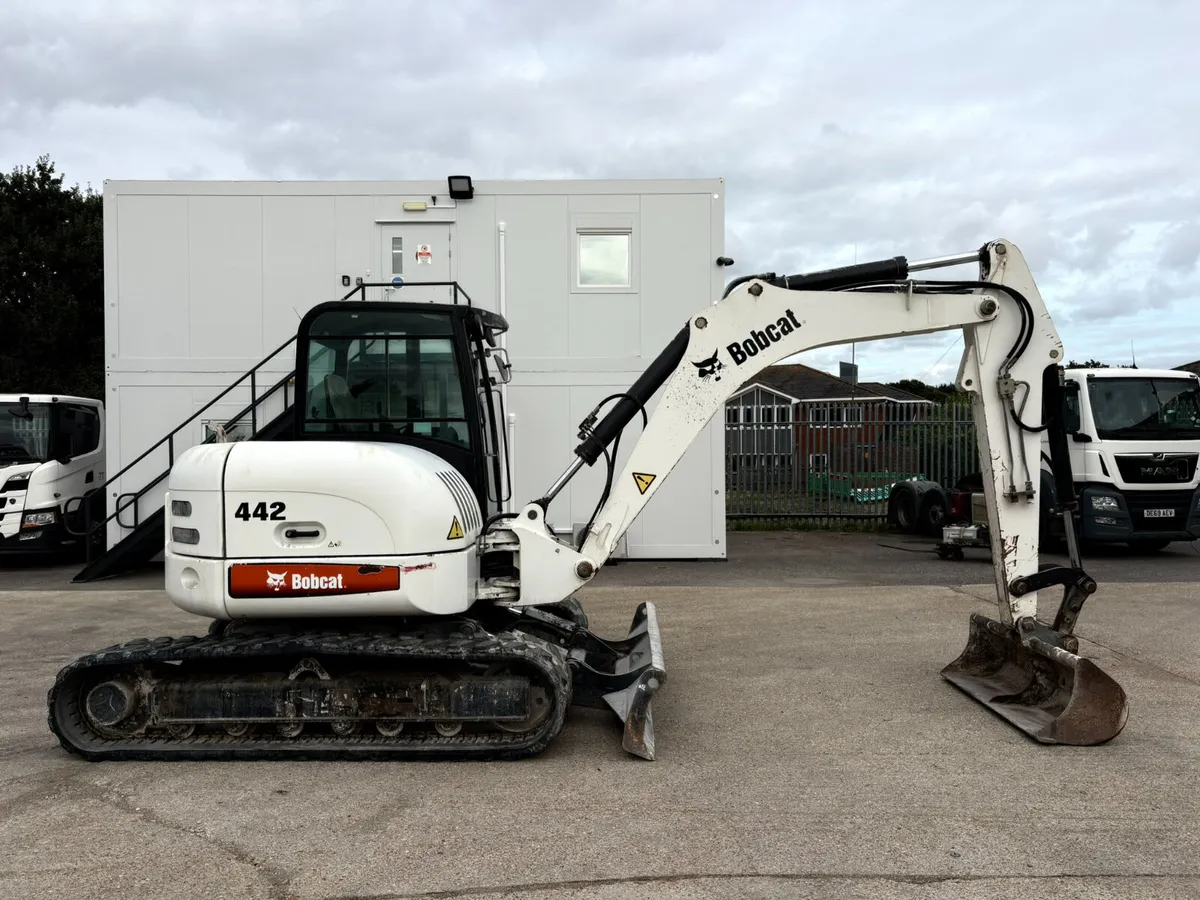 2009 BOBCAT 442D 7500KG MIDI DIGGER 709HRS! - Image 1