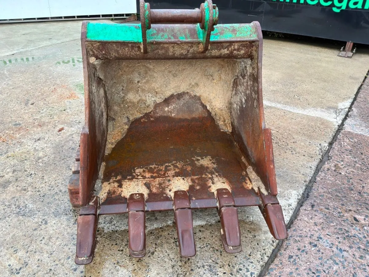 43" Strickland digging bucket.......65mm pins..... - Image 4