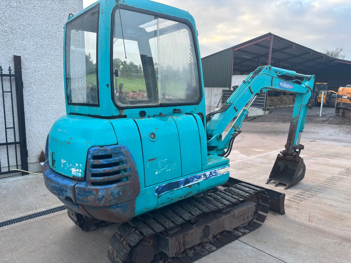 Kubota 2.5 ton mini digger - Image 2