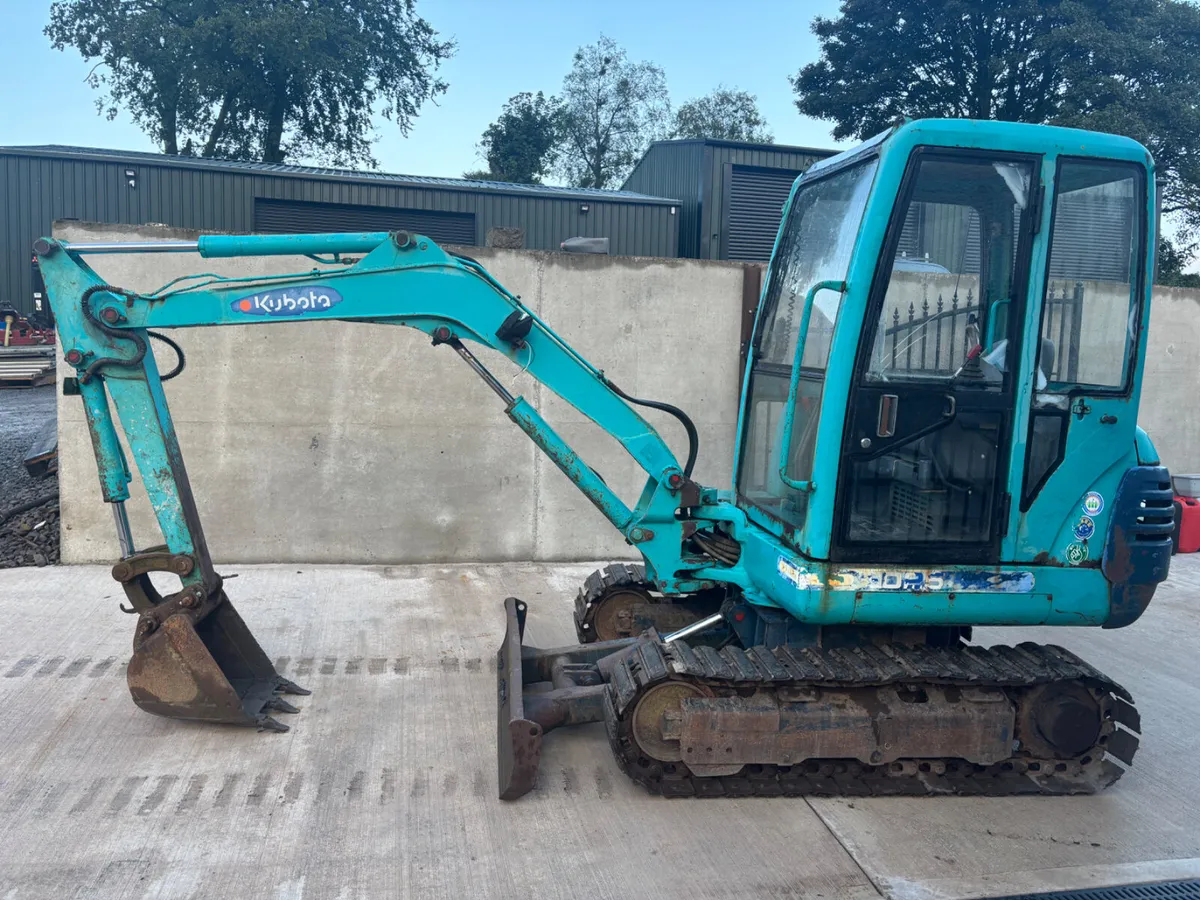 Kubota 2.5 ton mini digger - Image 1