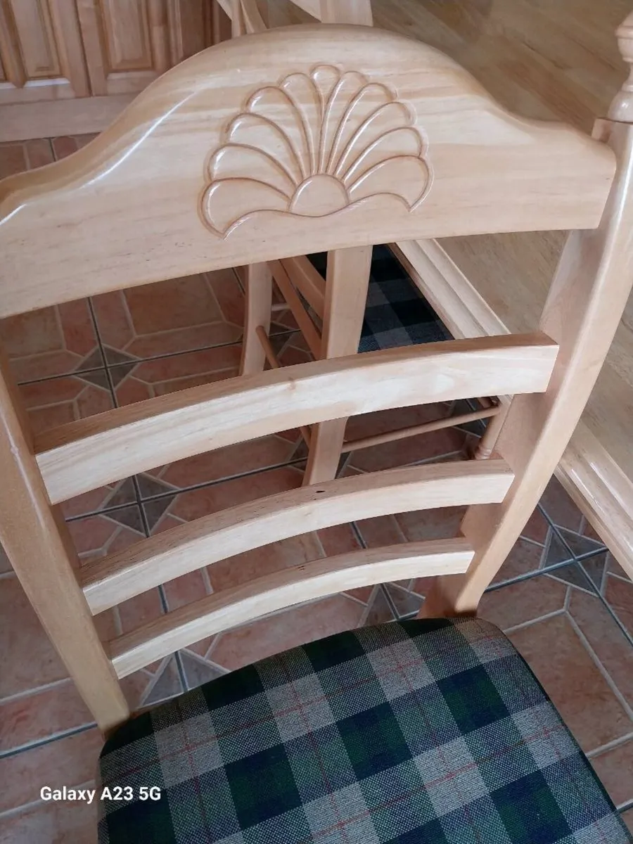Maple Kitchen table and chairs - Image 4