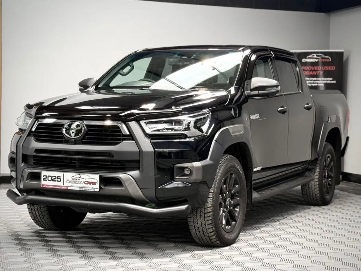 Toyota Hilux INVINCIBLE-X 4WD // VAT INVOICE // SA - Image 4