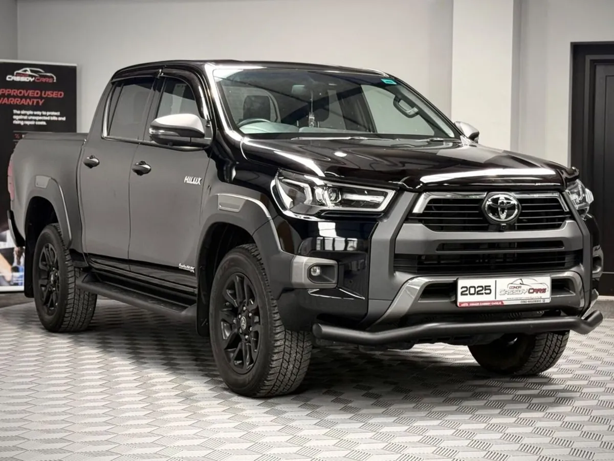Toyota Hilux INVINCIBLE-X 4WD // VAT INVOICE // SA - Image 3