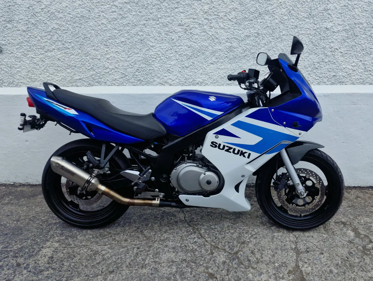 Suzuki GS 500 @ Doyles Athlone - Image 1