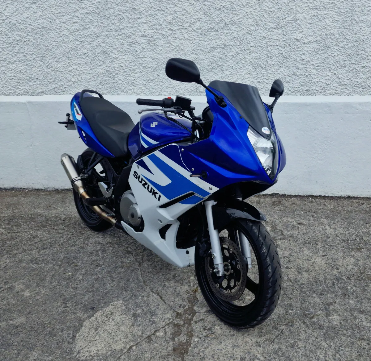 Suzuki GS 500 @ Doyles Athlone - Image 2