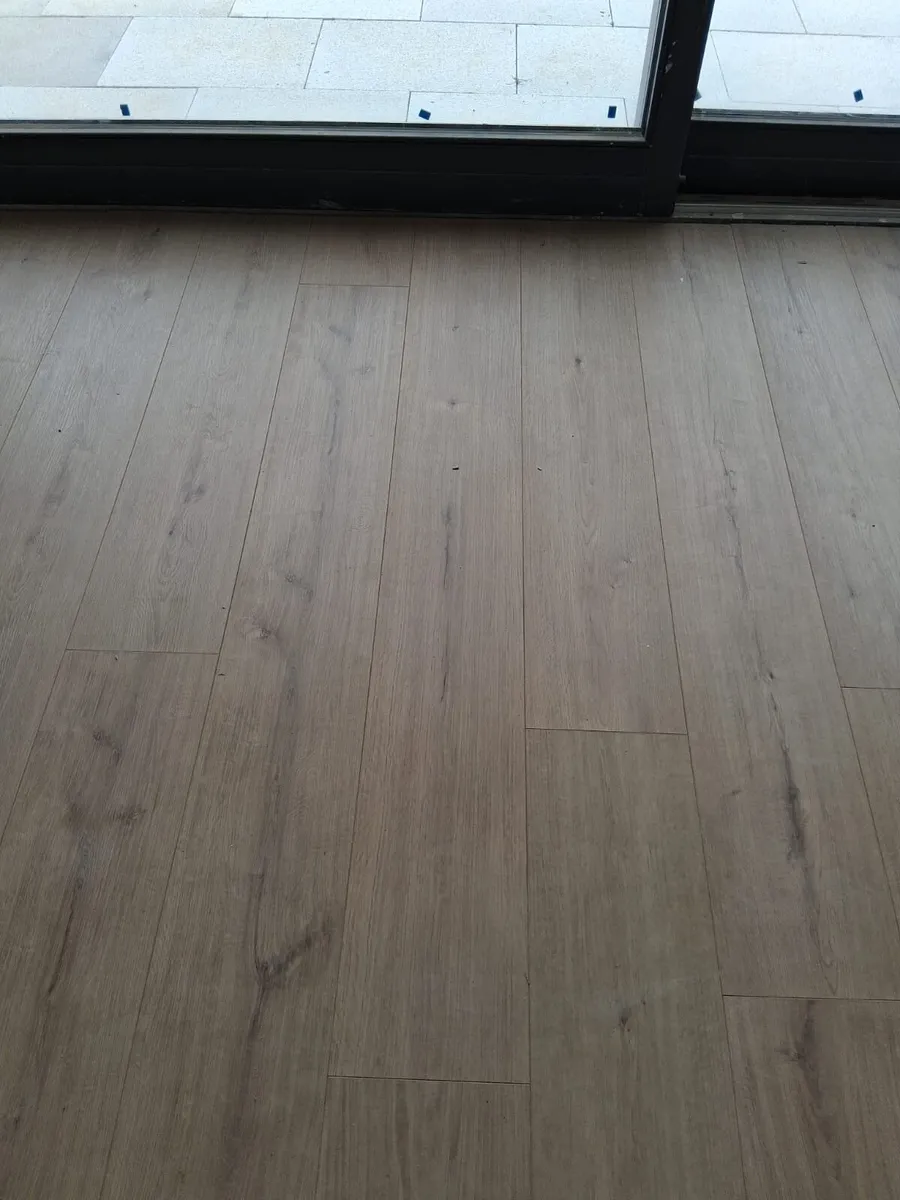 21 square meters of 10mm oak laminate timber floor - Image 4