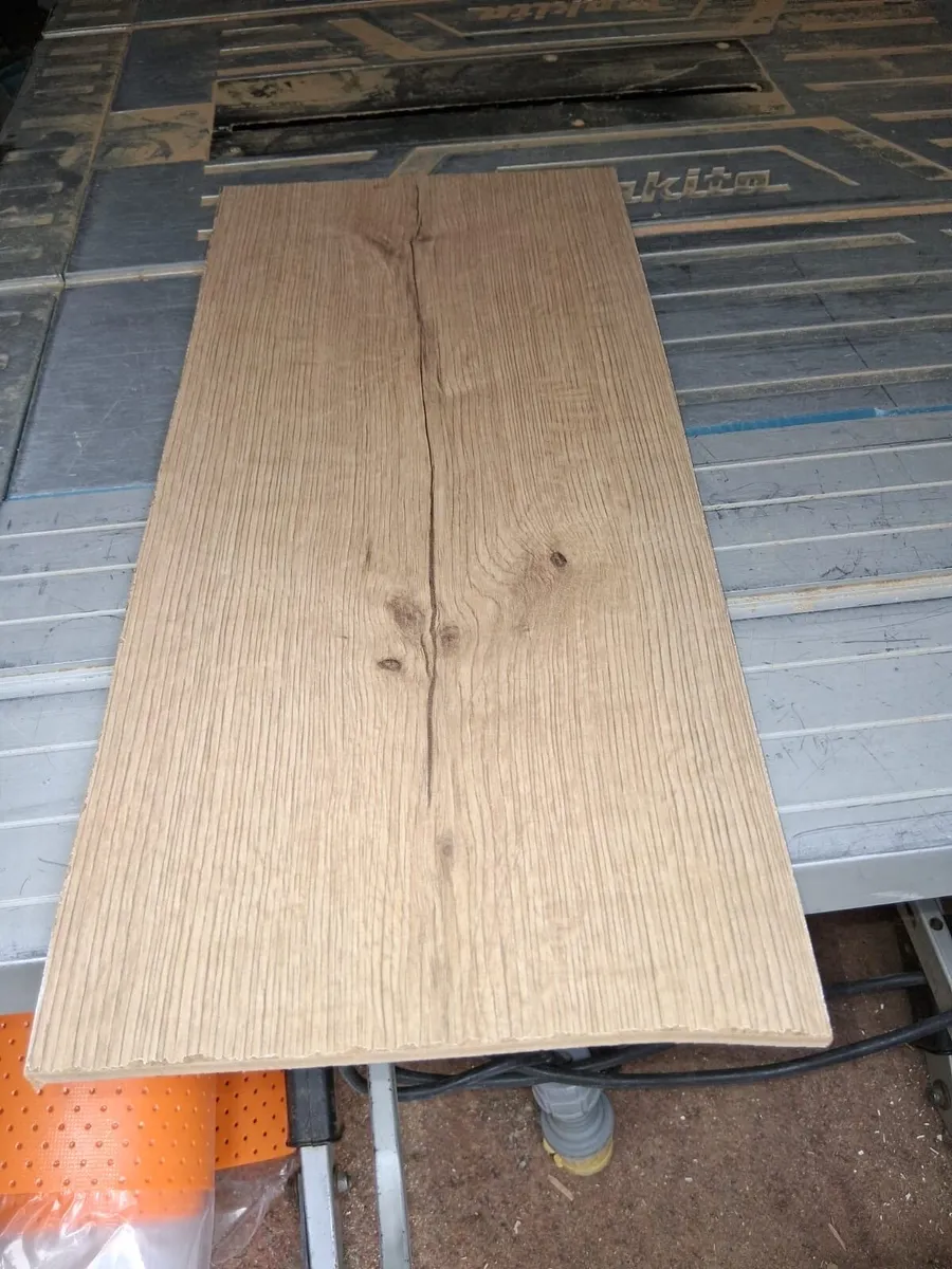 21 square meters of 10mm oak laminate timber floor - Image 1