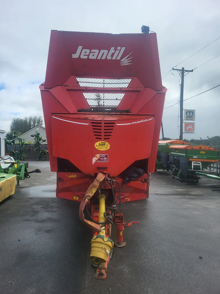 2017 Jeantil EVR 14-12 Spreader - Image 2