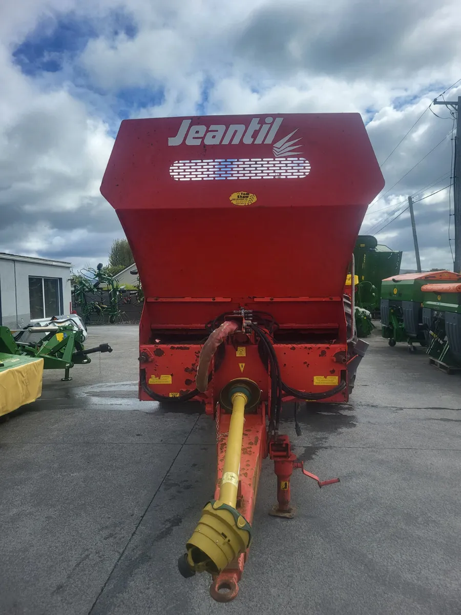 2018 Jeantil EVR 13-10 Dung Spreader - Image 2