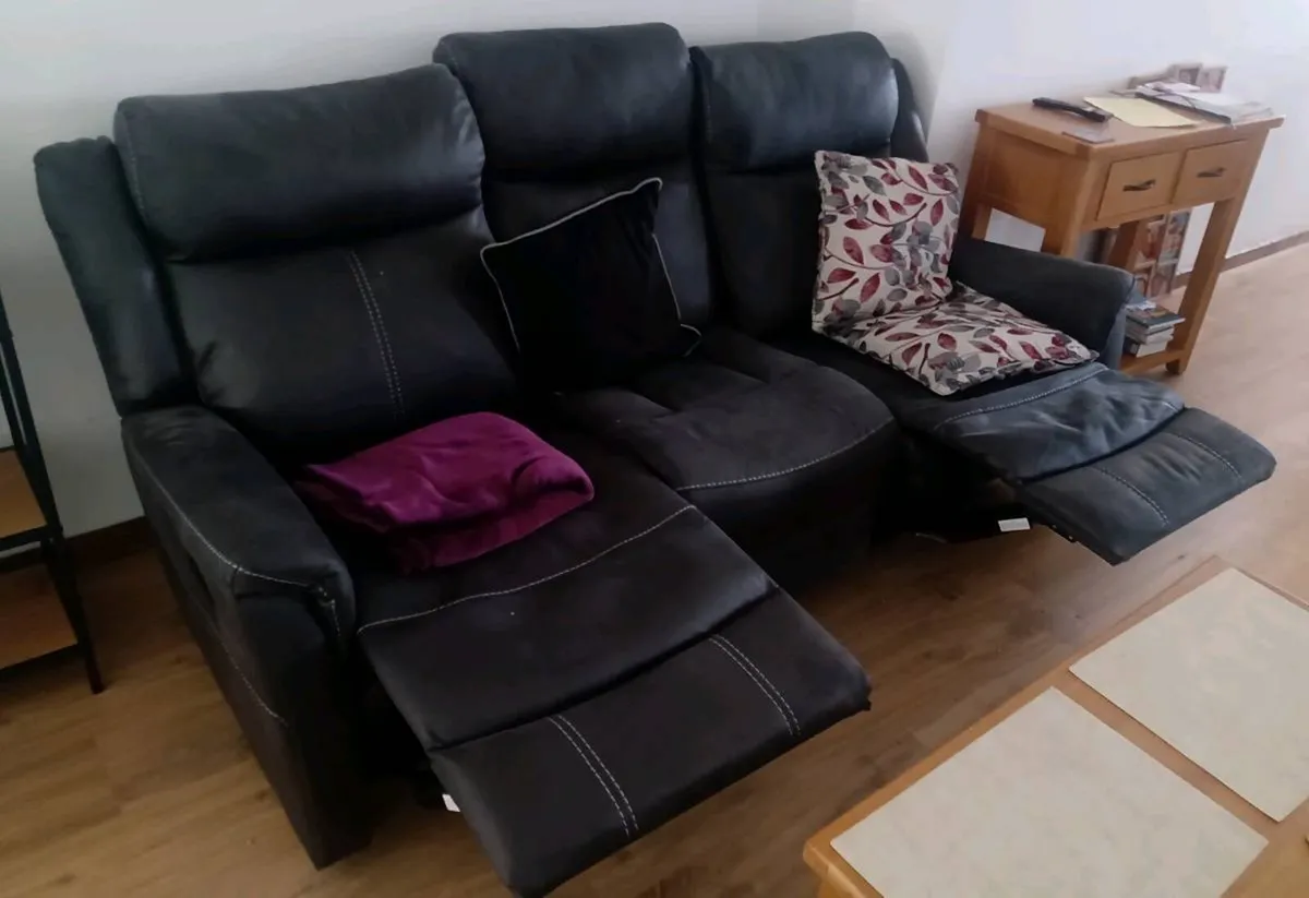Couch - Image 4