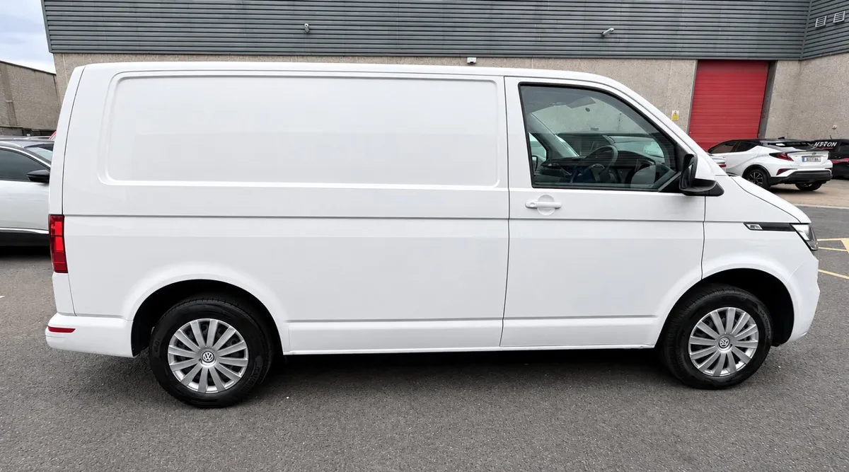 2022 Volkswagen Transporter - Image 3