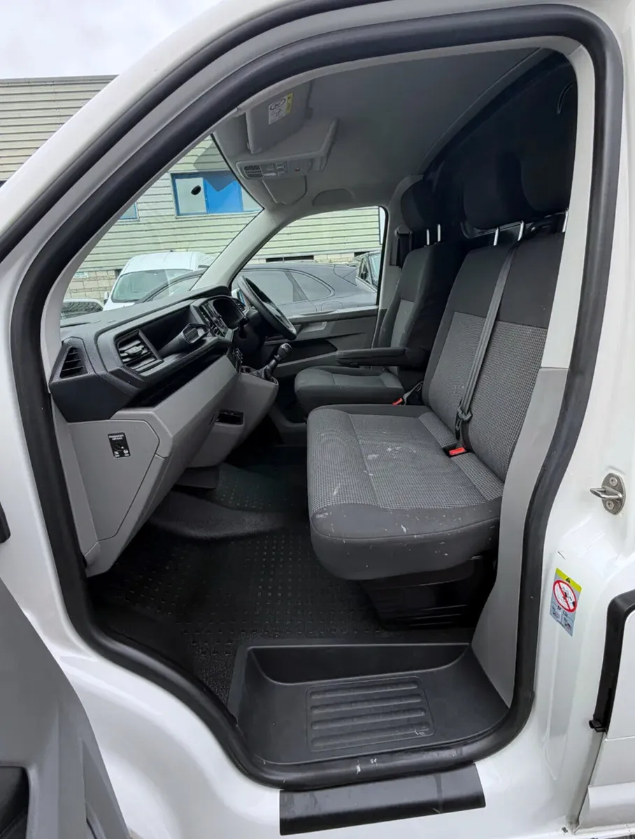 2022 Volkswagen Transporter - Image 4
