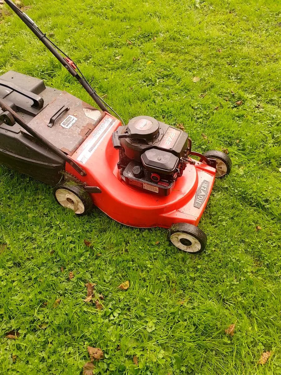 Rover ES Briggs petrol lawnmower - Image 2