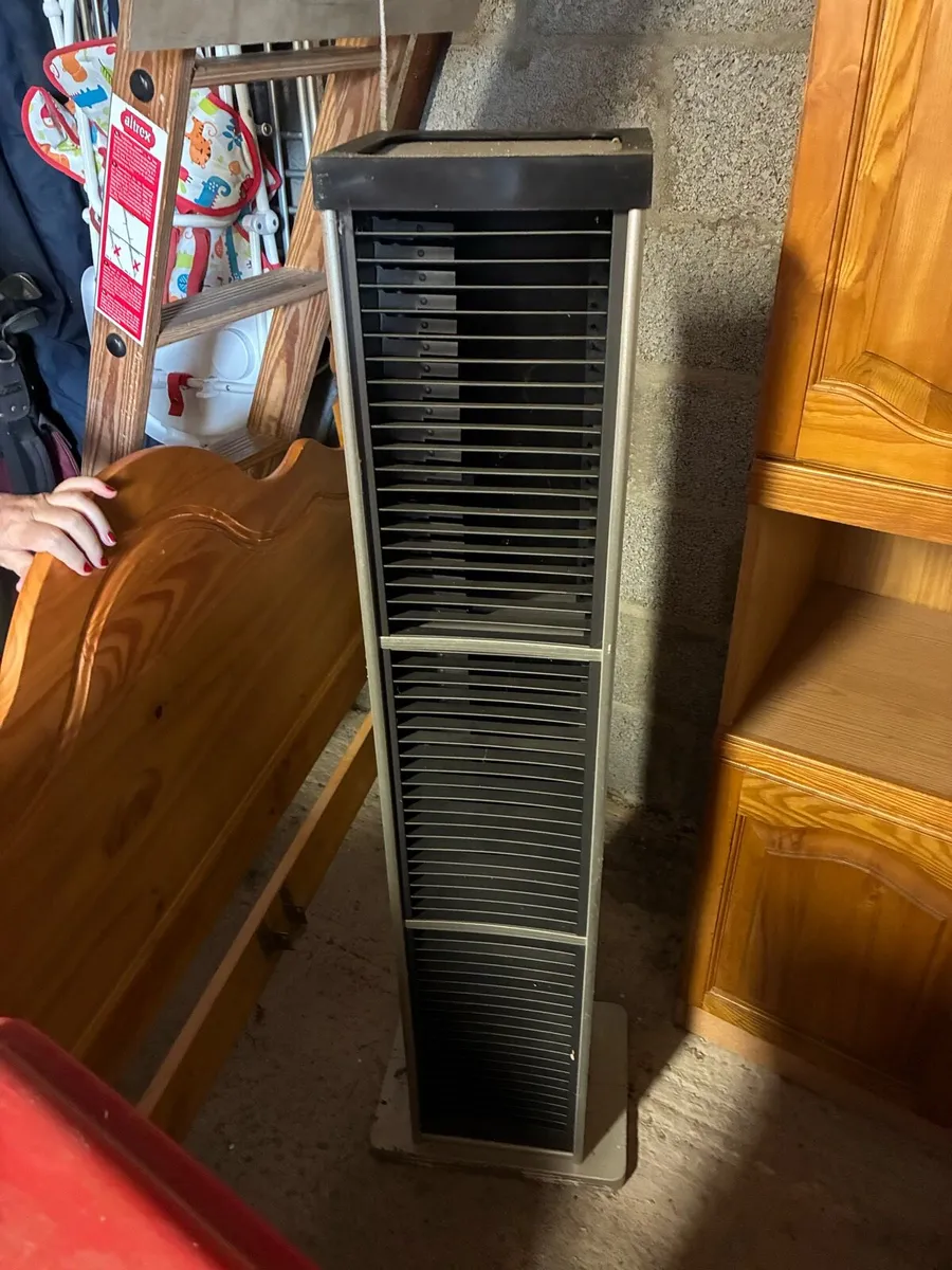 Cd stand