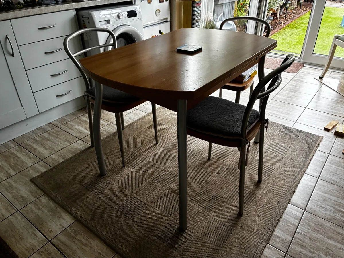 Kitchen table c/w 3 chairs :  tip-top condition - Image 2