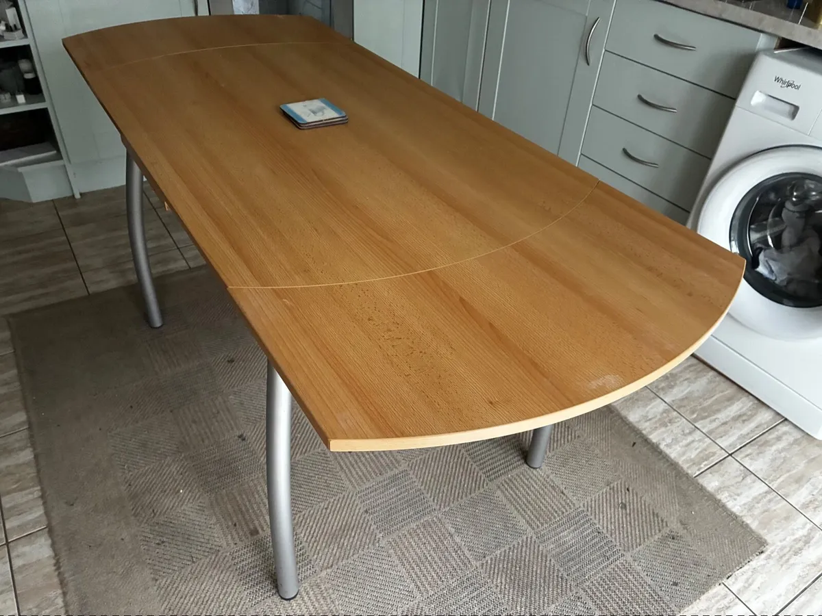Kitchen table c/w 3 chairs :  tip-top condition - Image 3