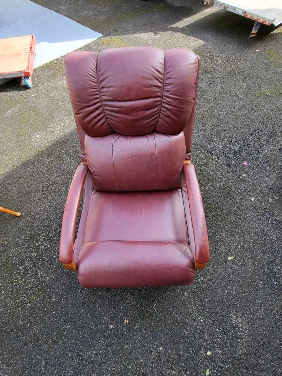 Original genuine leather Lazyboy recliner - Image 1