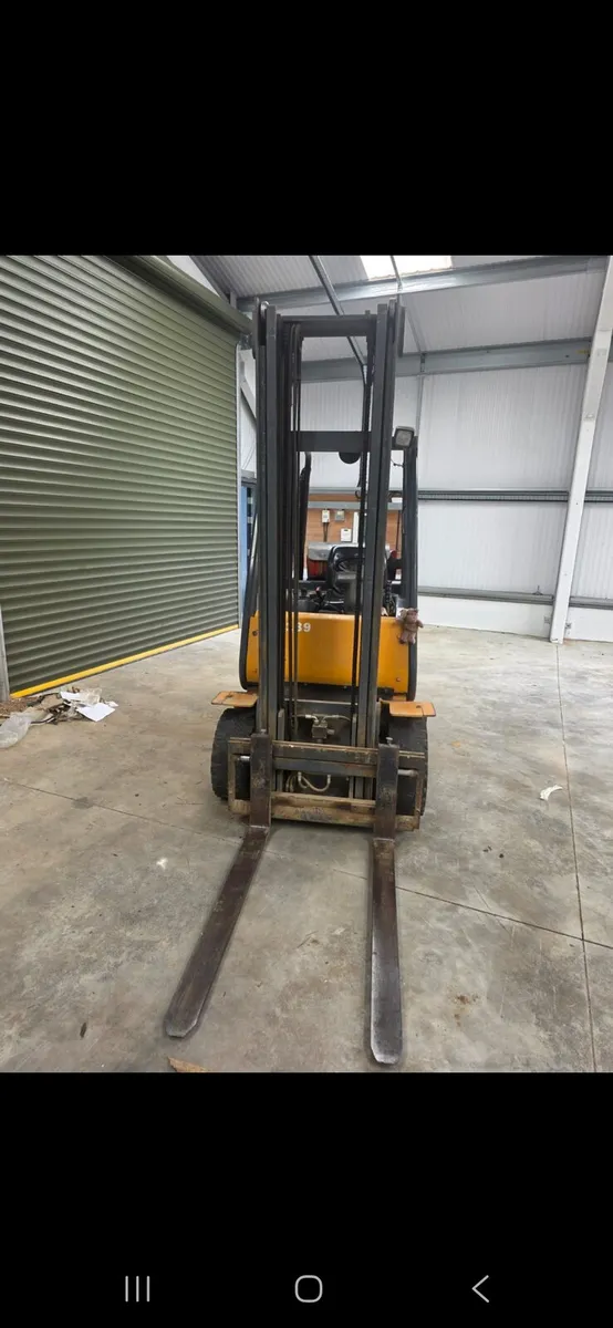 Forklift - Image 2