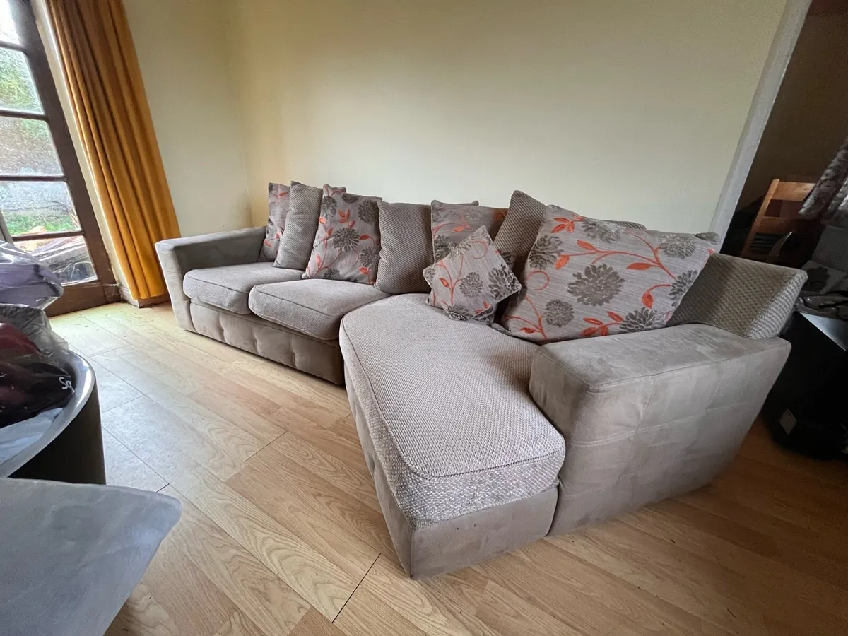 Sofa couch - Image 4