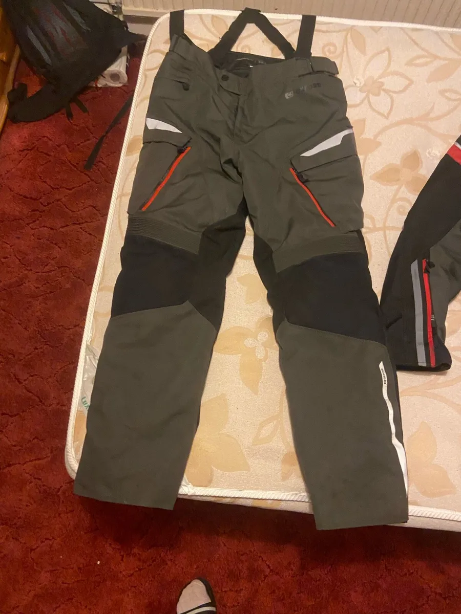 Oxford Montreal 4.0 Motorcycle Jacket and trousers - Image 4