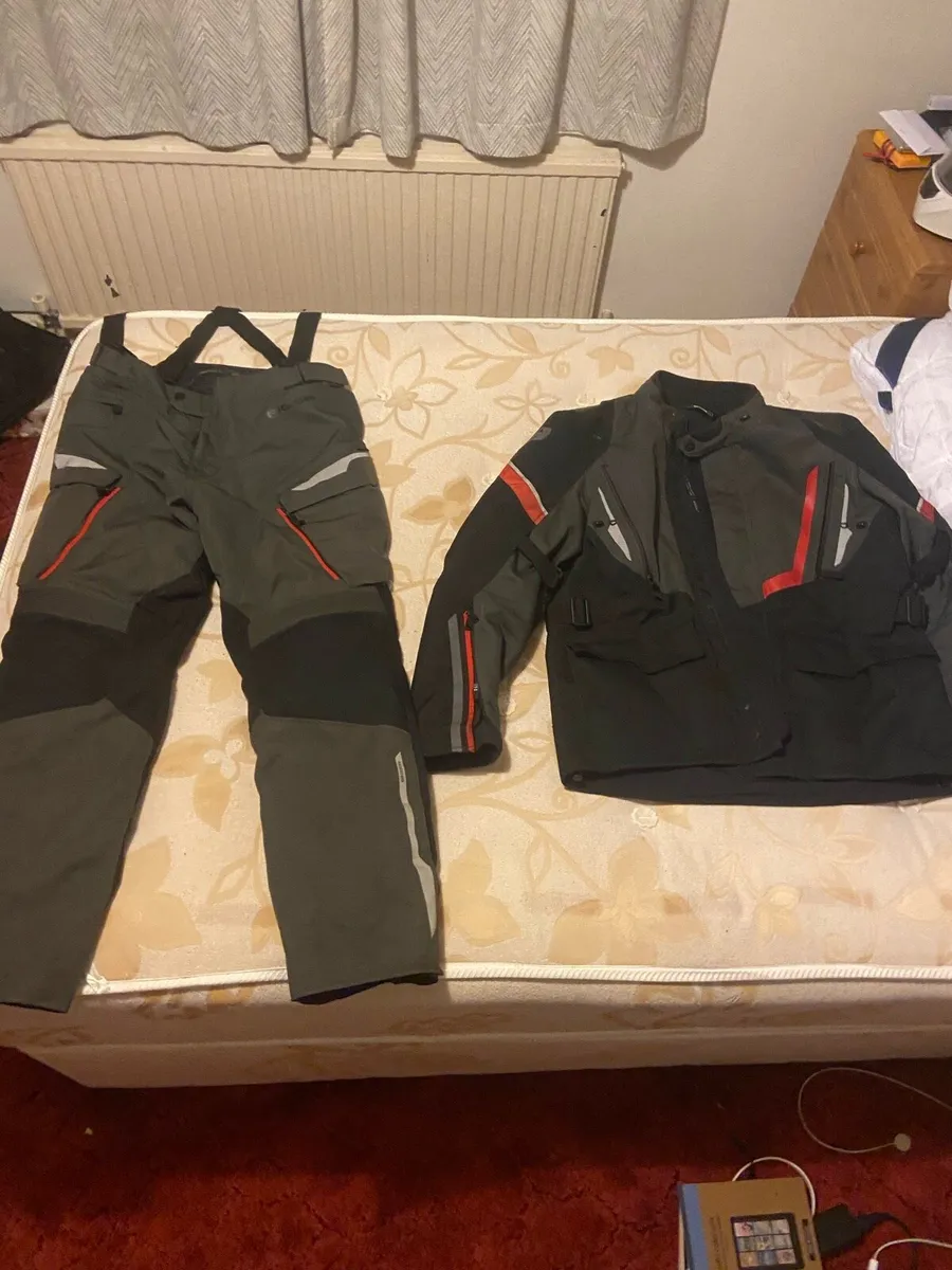Oxford Montreal 4.0 Motorcycle Jacket and trousers - Image 1