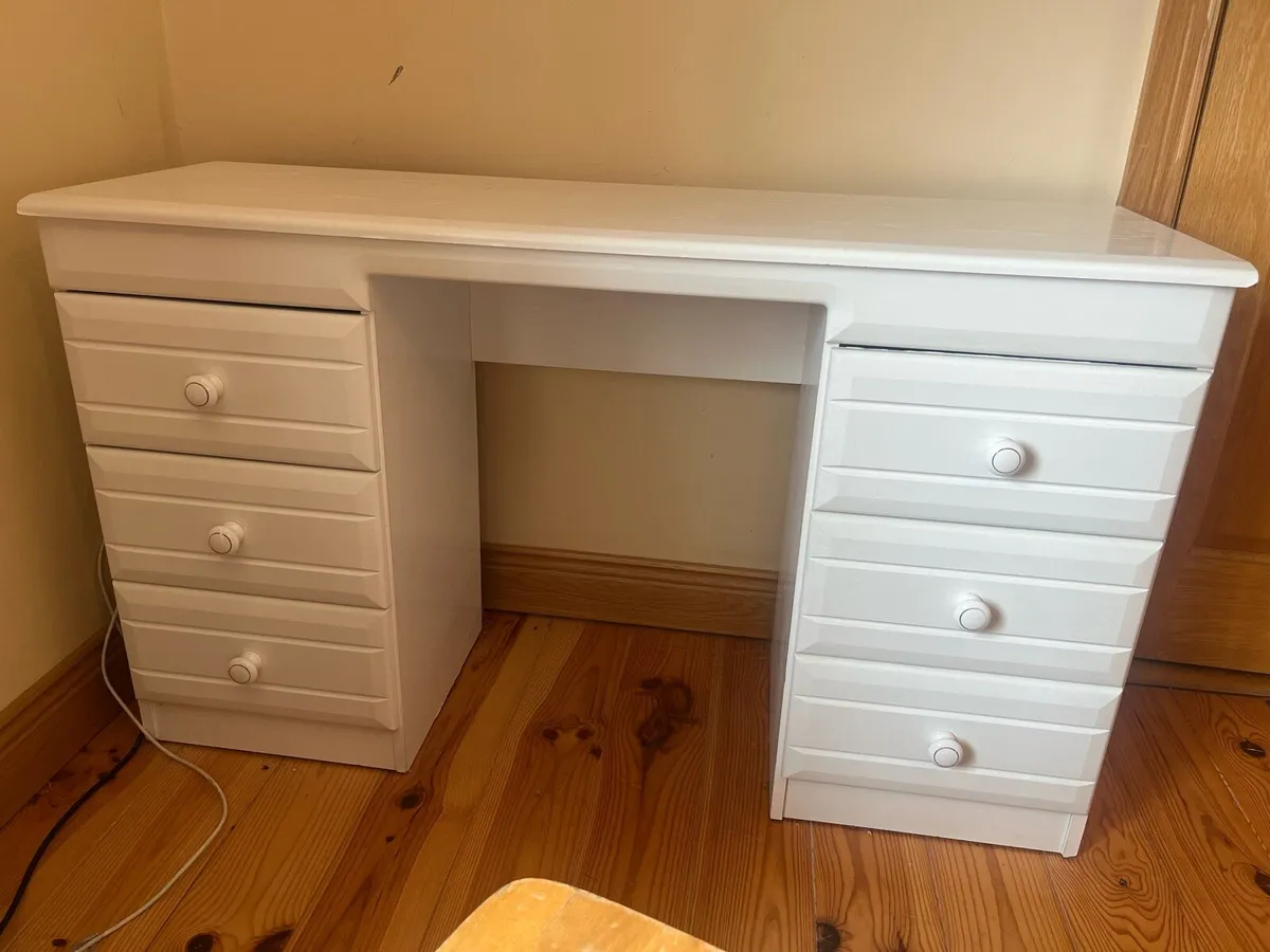Kids desk and chair. - Image 2