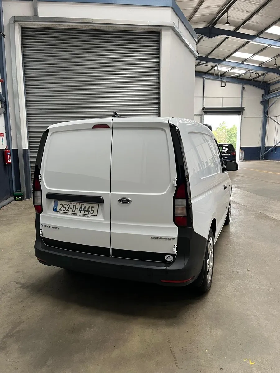 2025 (252) Ford Transit Connect - Image 3